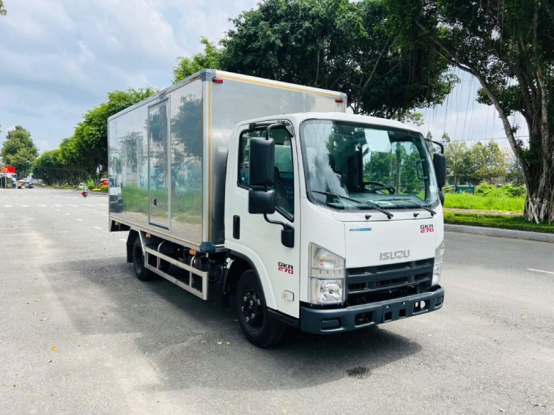 Isuzu QKR 270 đông lạnh