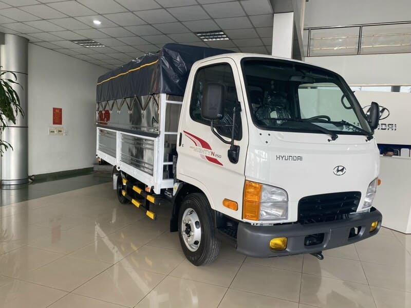 Mua xe tải Hyundai N250 và Isuzu QKR 230