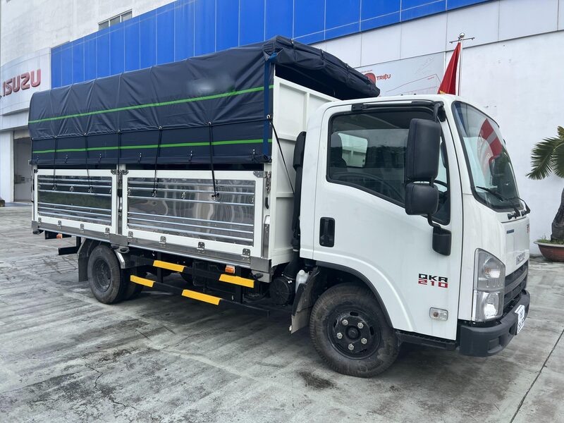 Ngoại thất Isuzu QKR 210